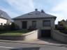 Instapklare woning bestaande uit een inkomhal met vestaire en aparte w.c., ruime living (+/- 45 m²) 