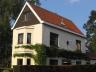 Beaucoup de charme dégagé par cette villa des années '30 en excellent état, sise au calme dans une r