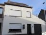 3- gevel woning met tuin en garage. Inkomhall, living met open haard, zithoek,  ingerichte keuken, 2