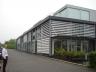 Dit bedrijfsgebouw is gelegen langs het Lerenveld te Lint.  Lerenveld bevindt zich  in de KMO-zone v