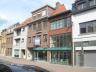 Dit appartement maakt deel uit van een kleinschalig appartementsgebouw bestaande uit een handelsgeli