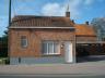Gezellig en knus huisje op een perceel van 178 m². Indeling: Inkom in leefruimte, keuken, slaapkamer