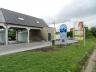 Zeer goed gelegen automatisch zonnecenter te Emblem. Uitgerust met 3 zonnebanken van Luxura, alarm e