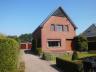 Charmante woning, rustig gelegen op 12 are 85 ca.  Indeling: inkom + trap, living, keuken, wasplaats