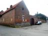 Integraal te renoveren hoeve met zonnige binnenkoer & veel potentieel.  Op een perceel van bijna 9 a
