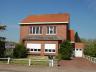 Een grote woning, zeer landelijk gelegen tussen de boomgaarden. Deze woning heeft een grote tuin, ma