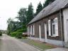 Eind 19de eeuwse gesloten bebouwing:- gelegen in het centrum van Kaulille- op 2a45ca met een omslote