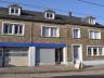 Très bonne maison de village semi-mitoyenne, avec grand jardin.   Rez de chaussée: hall, salon, sall