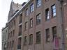 Cet appartement, situé au coeur du centre ville, au 4ème étage de la résidence " De Robersart " se c