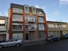 Hall - living - terras - open ingerichte keuken - badkamer met ligbad en wc - private kelder - gemee