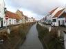 Uiterst gezellig gelegen woning, aan het vaartje in Lissewege. Omvattend : Inkom, grote living, keuk