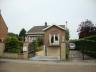 Ruime woning te Gistel op 1065 m². Voorzien van inkom, living, wasplaats, veranda, bureel, badkamer,