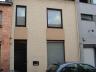 Grote rijwoning in centrum Gistel met parking achteraan. Inkom, bureel, salon, koer/parking. Verdiep