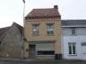 Te renoveren rijwoning bestaande uit: inkomhal, keuken, woonkamer, badkamer (douche/lavabo), toilet,