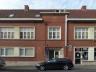 Het gebouw bestaat uit: - gelijkvloers met 1 gerenoveerd appartement met 2 slaapkamers en 1 handelsr