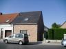 Deze half open bebouwing,is een gezellige woning die verder dient te worden afgewerkt.Op het gelijkv