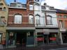 Twee handelspanden.Marktstraat 1: Handelspand (125m²) met ruime kelder. Op verdiep: Ruim verzorgd ap