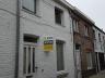 Rijwoning bestaande uit: inkom, wc, bureau, living, ing. keuken, badk. met douche, 2 slk, zolder, te