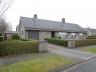 Villa bestaande uit: inkom, ruime ingerichte keuken, berging, living, 3 slpks beneden, badkamer met 