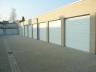 Ruime nieuwbouwgarages te koop: centraal gelegen met sectionale poort. REF.: 4272/04tot.opp.: 17 m²
