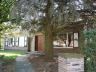 Ruime villa met inkomhal, living, keuken, 3 slpks beneden, badkamer, berging, wasplaats, garage en t