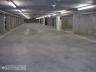 Autostaanplaats in Residentie Kouterhof gelegen op nivo -2. Privé parking met afstandsbediening