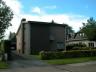 ruim WOONHUIS<br>(Open Bebouwing) met<br>- gelijkvloers: inkom, toilet, living (± 35 m²) met open ha