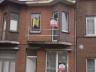 Deze woning nabij het centrum van Sint-Niklaas heeft inkomhal, ruime leefruimte, keuken, badkamer en