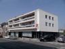 Dit appartement biedt u : inkomhal, apart toilet, mooie leefruimte met veel lichtinval, ruime keuken