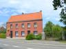 Centraal gelegen hoeve met grote stallingen, bijgebouwen en een hÃÂÃÂl zonnige binnenkoer en dit met