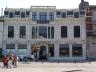 993m² kantoor/handelsruimte op gelijkvloers en 549 à 1102m² kantoren op verdieping  Ligging: centrum