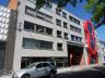 968m² magazijn met 172m² showroom/kantoren, 4 parkings en een mezzanine van 100m²  Ligging: op wande