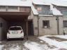 Dit glijkvloerse appartement, gebouwd in 2004 beschikt over een carport om uw auto droog te kunnen w