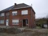 Deze woning omvat een inkomhal, een zeer ruime living, een keuken, een apart toilet, een berging en 