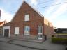 Koekelare. Rustig gelegen driegevelwoning met 3 SLPK, op te frissen, zeer ruime garage op een percee