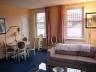 Uitstekend onderhouden appartement op de 1e etage bestaande uit een ruime woonkamer (30 m2) en één