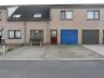 Deze instapklare, energiezuinige rijwoning van 1999, bevindt zich in een rustige kindvriendelijke wi