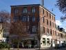 GOED GELEGEN APPARTEMENTSGEBOUW – OP EEN TOT OPP VAN 375M² EN NETTORENDEMENT VAN 6,8%.  Het hoekgebo