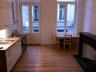 Prachtig gemeubelde studio van ±60m² nabij de EU. Bestaande uit een living met open geëquipeerde keu